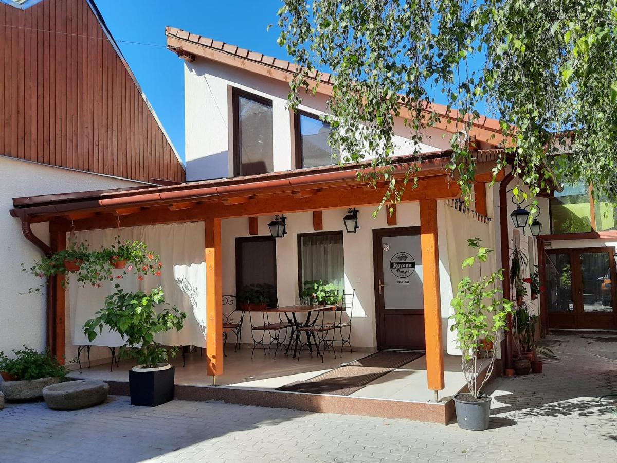 Bed and Breakfast Korona Panzió Odorheiu Secuiesc Exterior foto