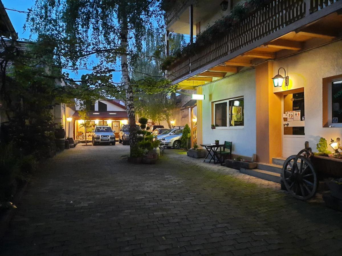 Bed and Breakfast Korona Panzió Odorheiu Secuiesc Exterior foto