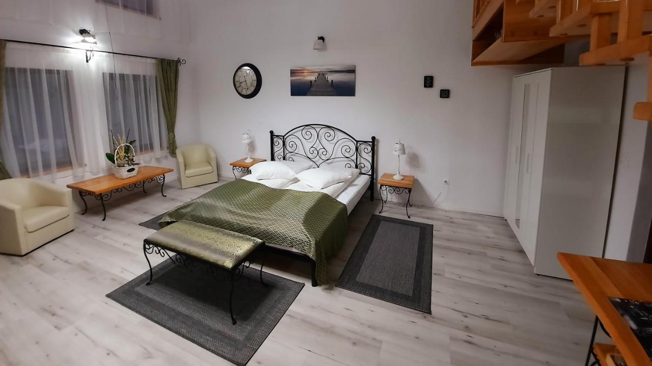 Bed and Breakfast Korona Panzió Odorheiu Secuiesc Exterior foto
