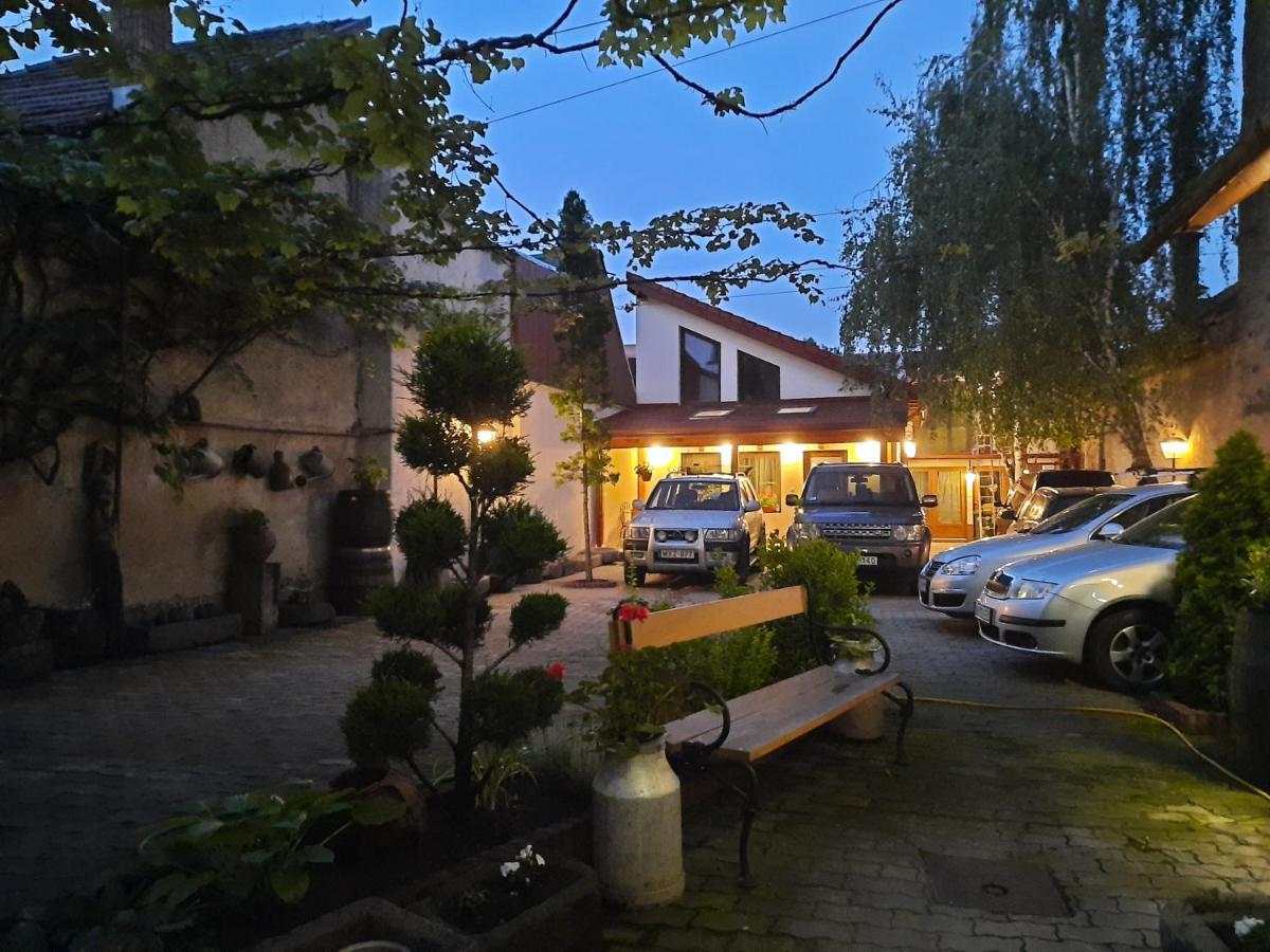 Bed and Breakfast Korona Panzió Odorheiu Secuiesc Exterior foto