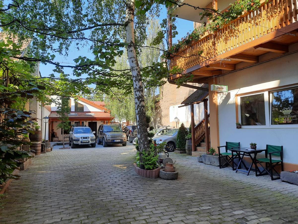 Bed and Breakfast Korona Panzió Odorheiu Secuiesc Exterior foto