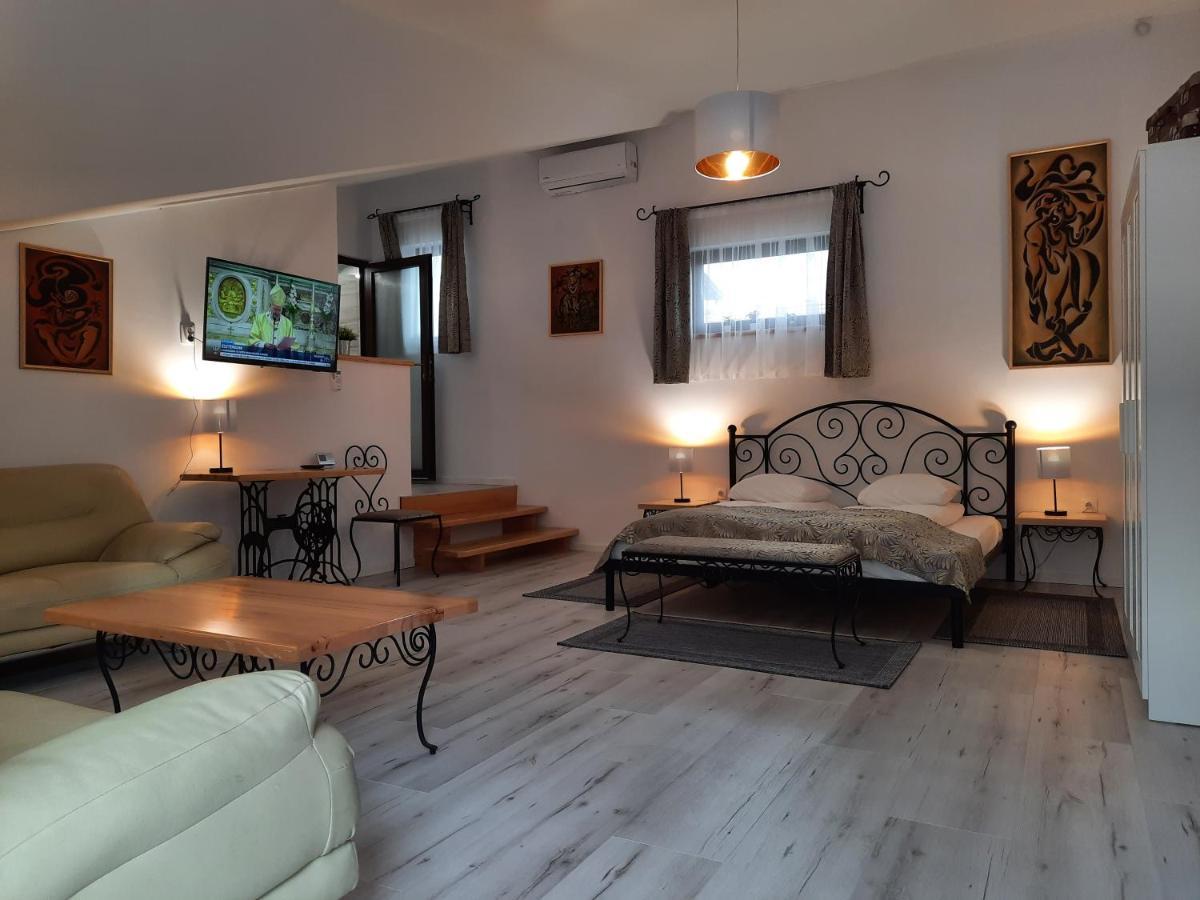 Bed and Breakfast Korona Panzió Odorheiu Secuiesc Exterior foto