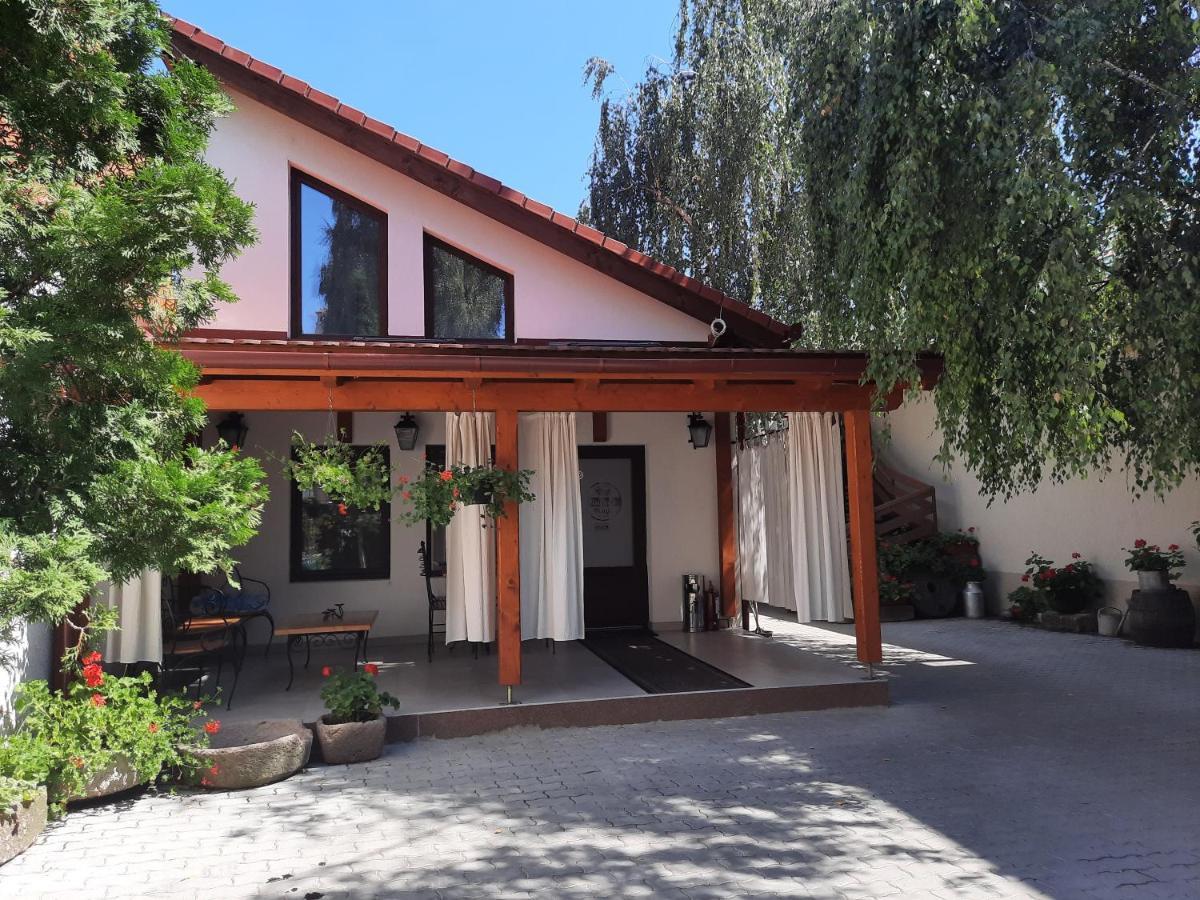 Bed and Breakfast Korona Panzió Odorheiu Secuiesc Exterior foto