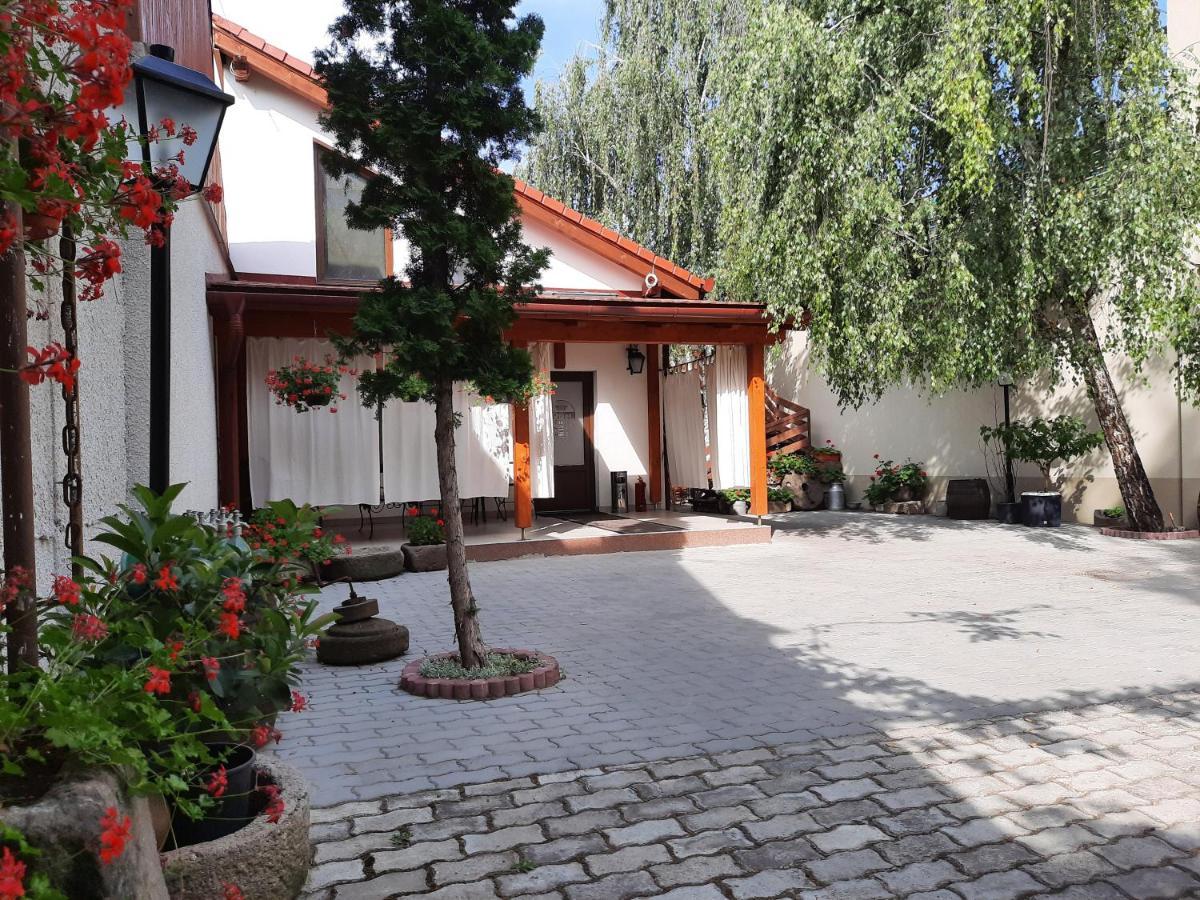 Bed and Breakfast Korona Panzió Odorheiu Secuiesc Exterior foto