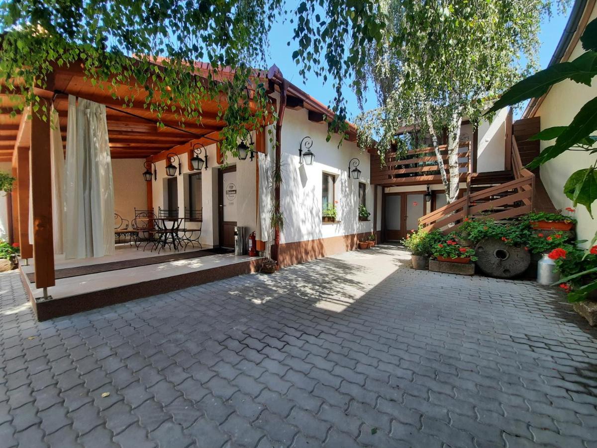 Bed and Breakfast Korona Panzió Odorheiu Secuiesc Exterior foto