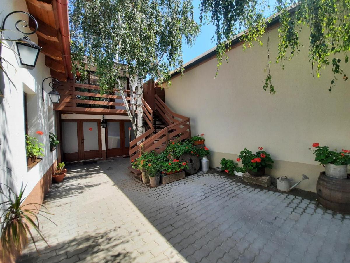 Bed and Breakfast Korona Panzió Odorheiu Secuiesc Exterior foto