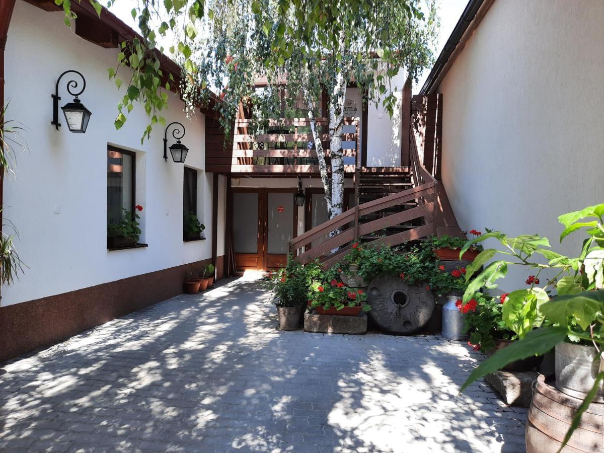 Bed and Breakfast Korona Panzió Odorheiu Secuiesc Exterior foto