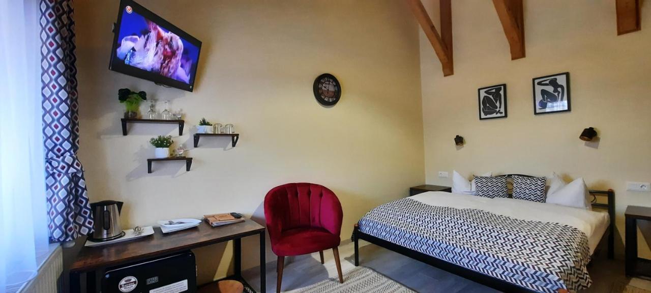 Bed and Breakfast Korona Panzió Odorheiu Secuiesc Exterior foto