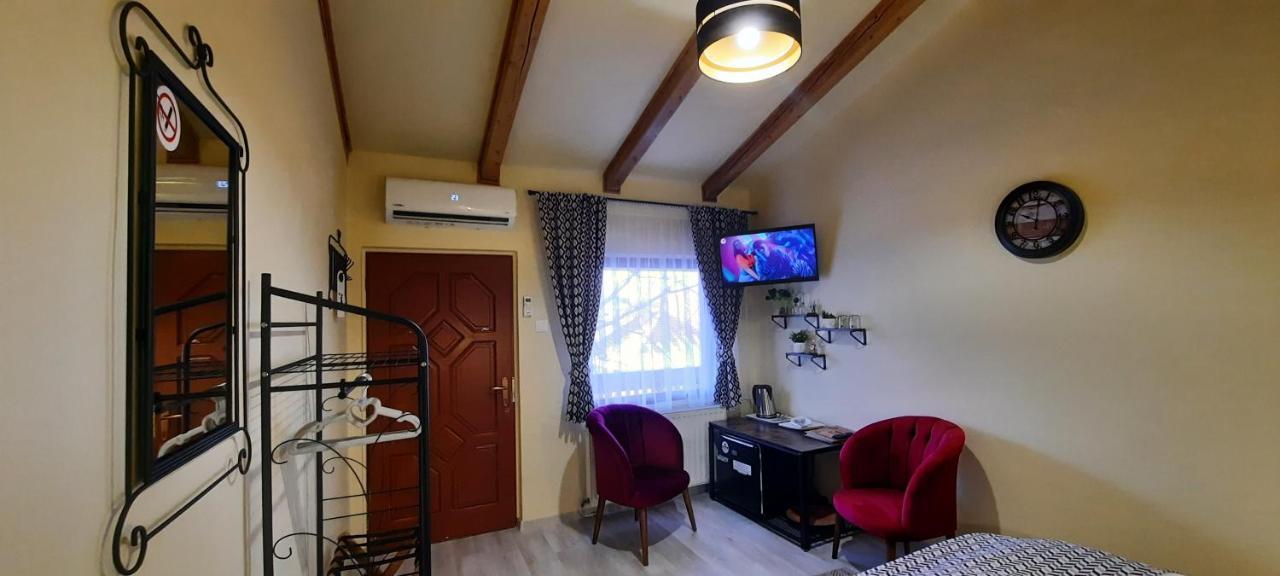 Bed and Breakfast Korona Panzió Odorheiu Secuiesc Exterior foto