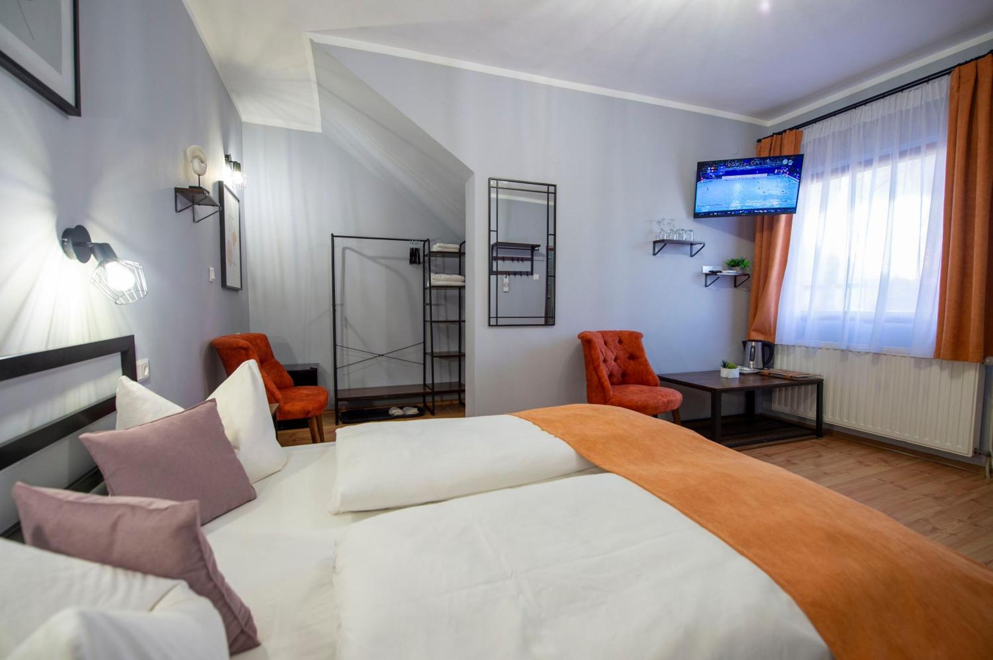 Bed and Breakfast Korona Panzió Odorheiu Secuiesc Exterior foto