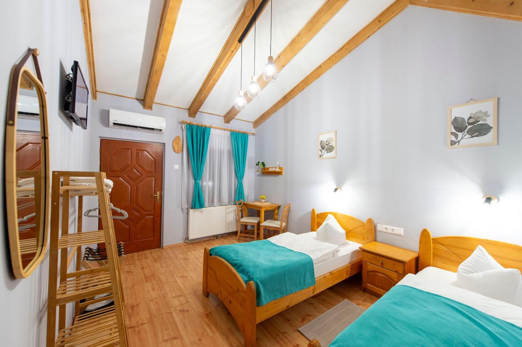 Bed and Breakfast Korona Panzió Odorheiu Secuiesc Exterior foto