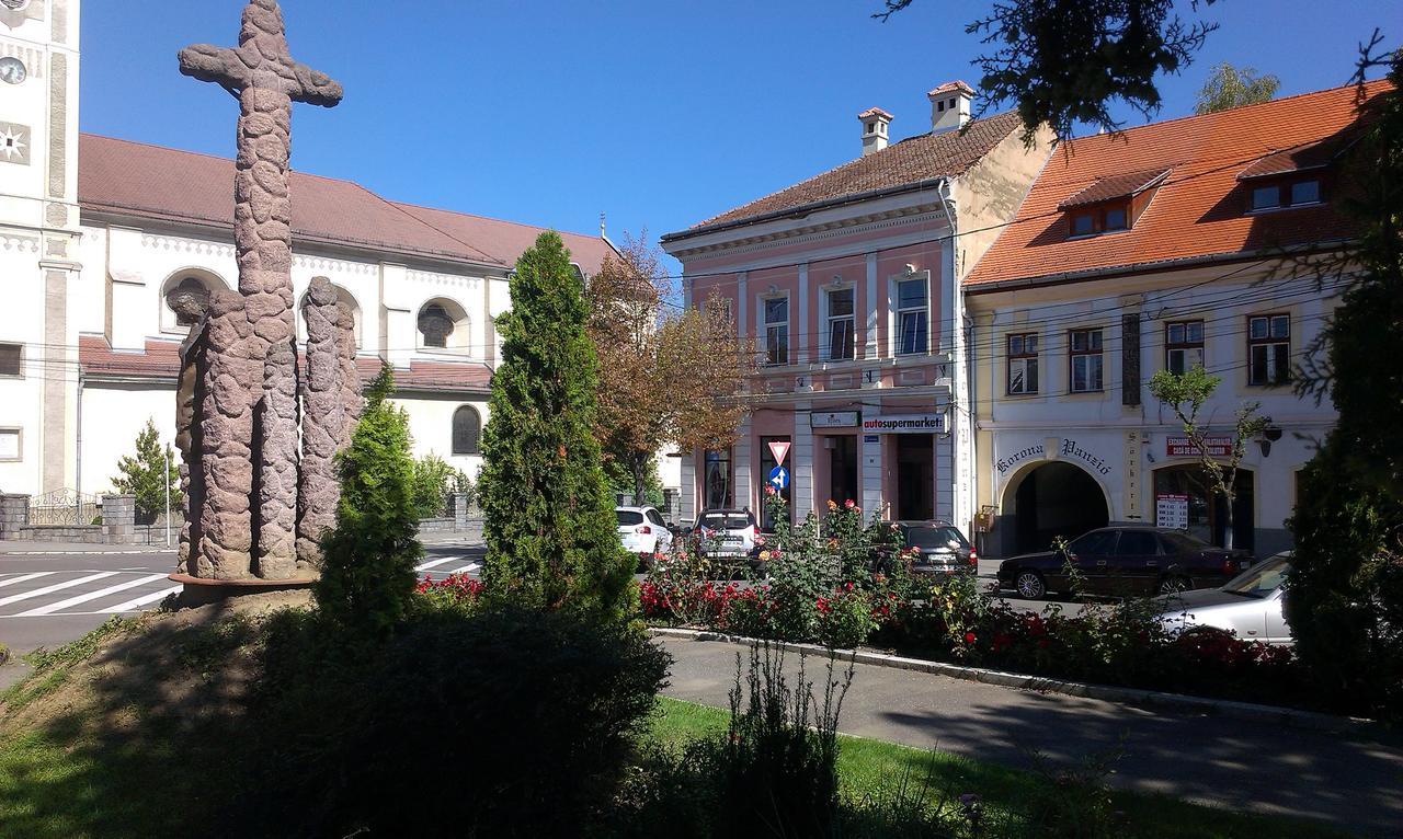 Bed and Breakfast Korona Panzió Odorheiu Secuiesc Exterior foto