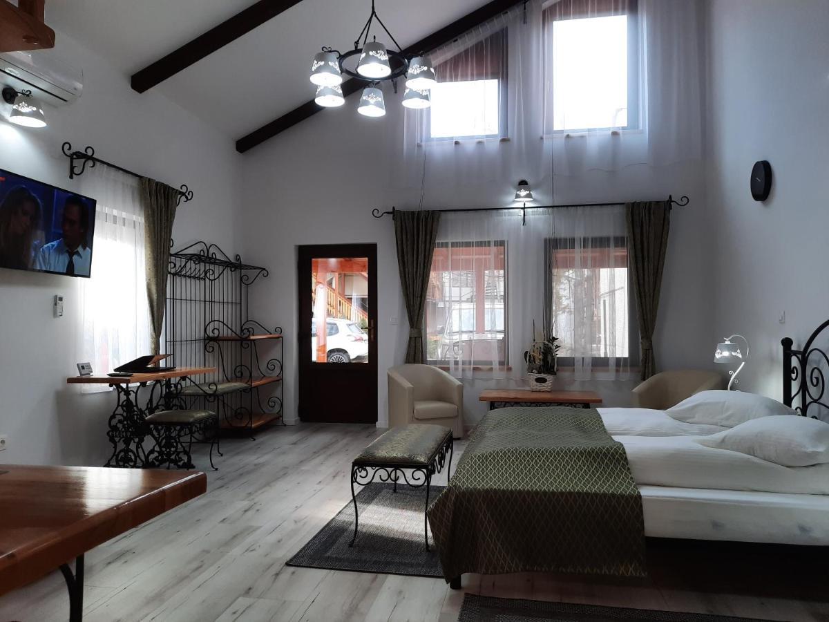 Bed and Breakfast Korona Panzió Odorheiu Secuiesc Exterior foto